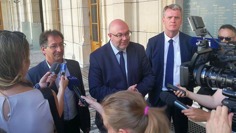 Stéphane Travert répond aux questions des journalistes, mais balaye celle de La France Agricole sur le volet budgétaire. © Twitter Camille Jean